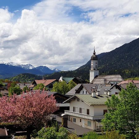 Bunter Hirsch Ferienwohnung im Garmischer Zentrum Exterior foto