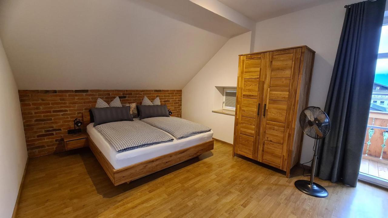 Bunter Hirsch Ferienwohnung im Garmischer Zentrum Exterior foto