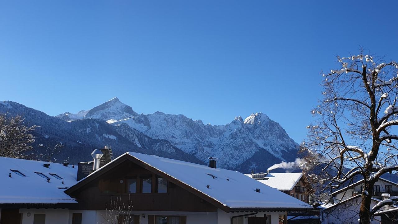 Bunter Hirsch Ferienwohnung im Garmischer Zentrum Exterior foto